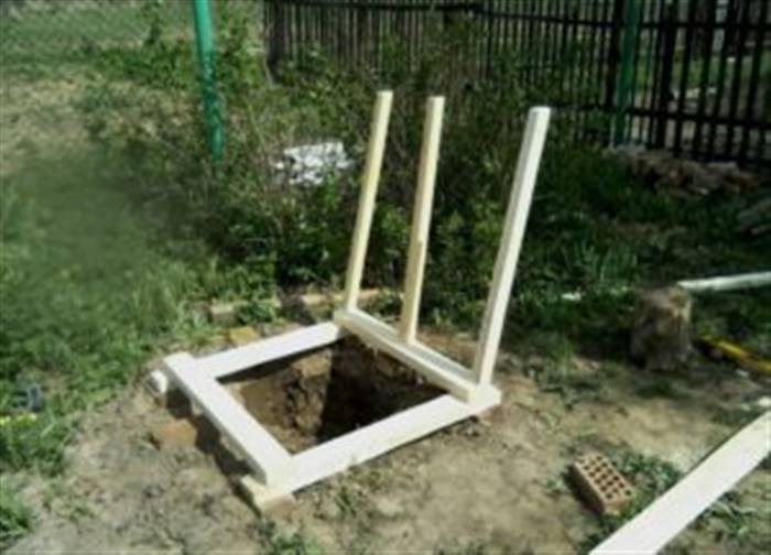 Як зробити фундамент для туалету на дачі своїми руками
