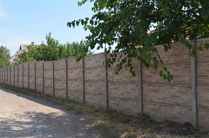 З чого можна зробити паркан своїми руками на дачі дешево і красиво