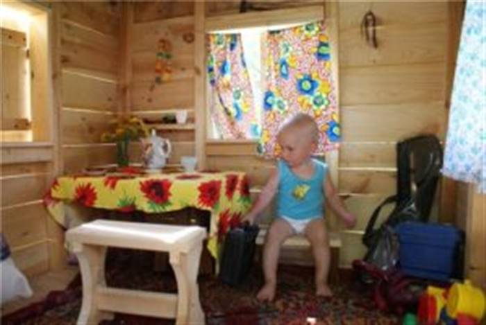 Як зробити дитячий будиночок для дачі своїми руками
