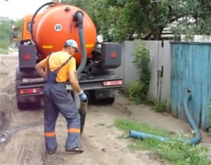 Як зробити самостійно на дачній ділянці туалет із піддонів