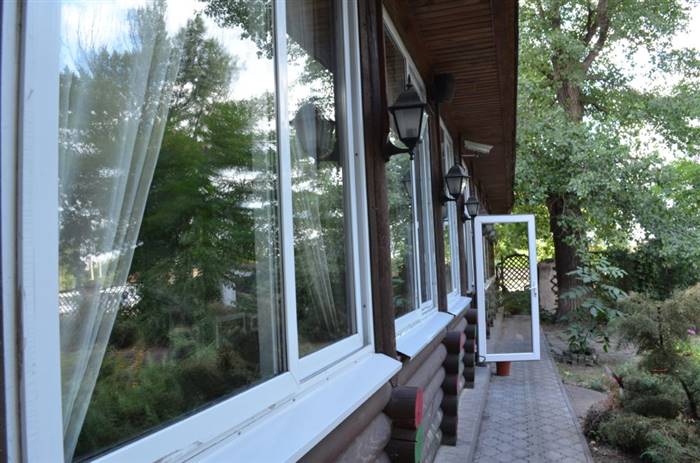Веранда до будинку з пластиковими вікнами: особливості будівництва