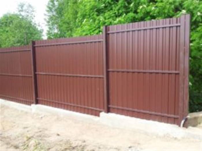 Паркан на ділянці з ухилом - з профлиста сходинками