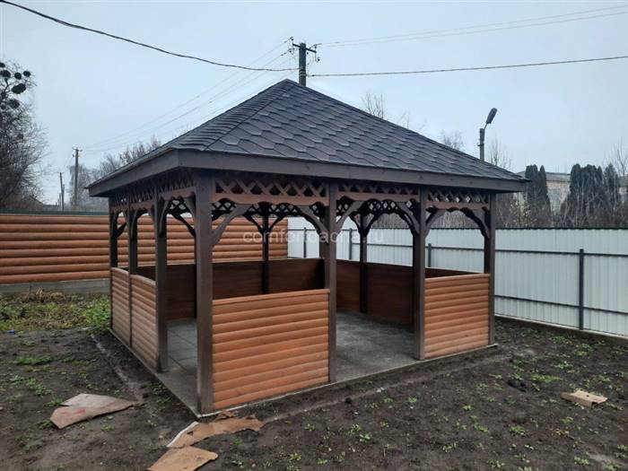 Альтанка у дворі приватного будинку: як побудувати своїми руками