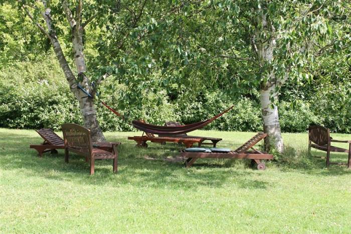 Як повісити гамак на дачі - між деревами і без них