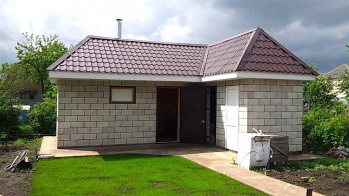 Як побудувати хозблок із піноблоків своїми руками
