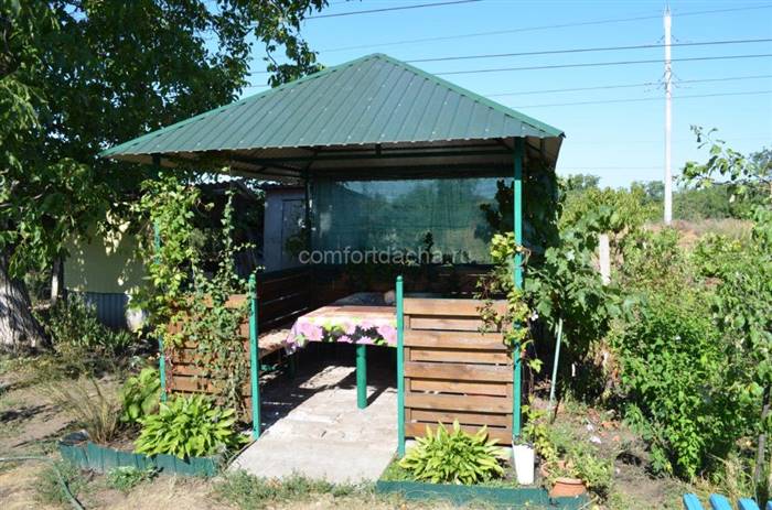 Альтанка з чотирисхилим дахом: самостійне будівництво