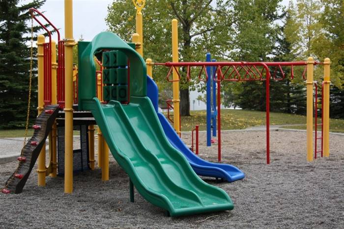 Дитяча гірка своїми руками на дачній ділянці