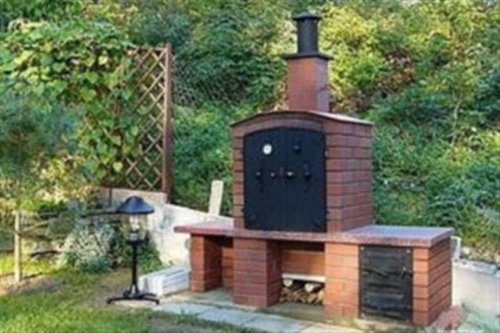 Як зробити мангал із коптильнею з цегли своїми руками на дачі