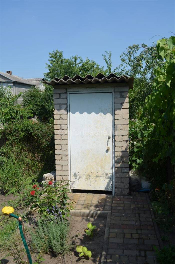 Якою має бути відстань від туалету до межі сусідньої ділянки