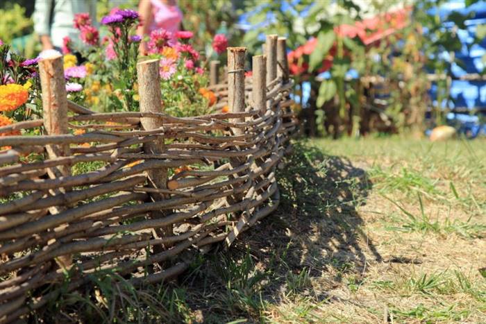 Паркан для палісадника своїми руками: варіанти, порядок робіт