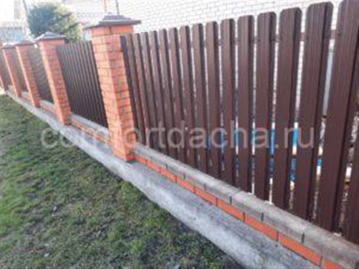 Паркан на дачу економ варіант своїми руками з підручних матеріалів Паркан на дачу економ варіант своїми руками з підручних матеріалів